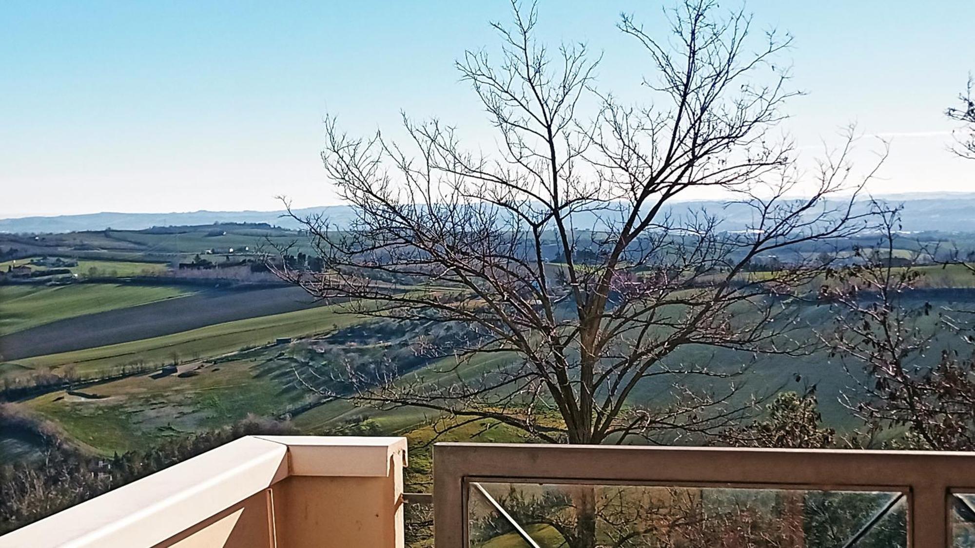 Appartamento Che Vista! Affittacamere Mombaroccio Exterior photo